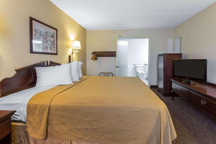 1 King Bed (23 of 23)