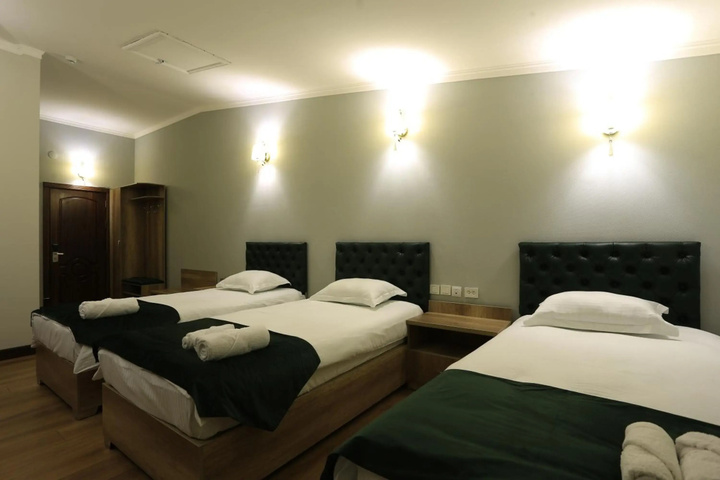 Room 3 of 16