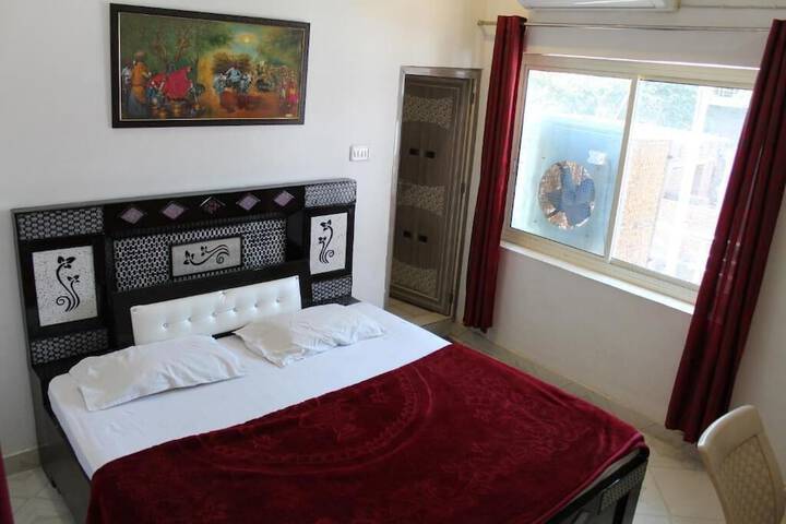 Room 27 of 43