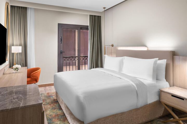 Room 21 of 102