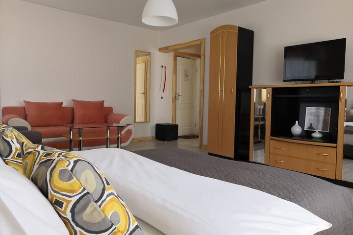 Room 16 of 31