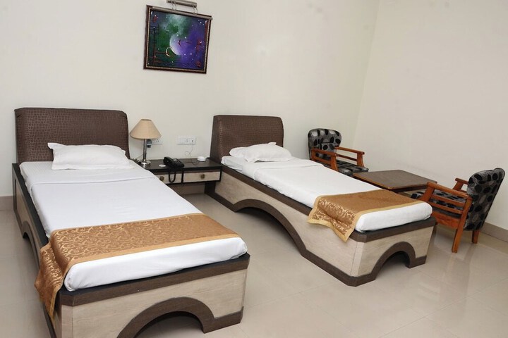 Room 10 of 19