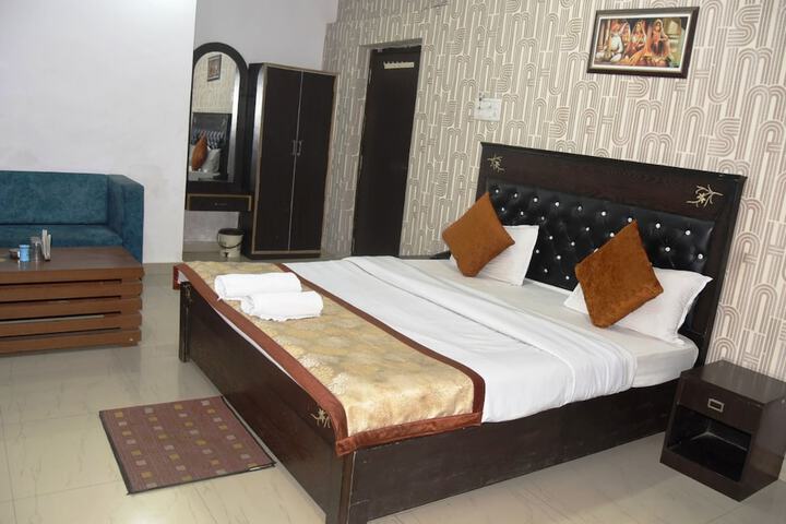 Room 4 of 22