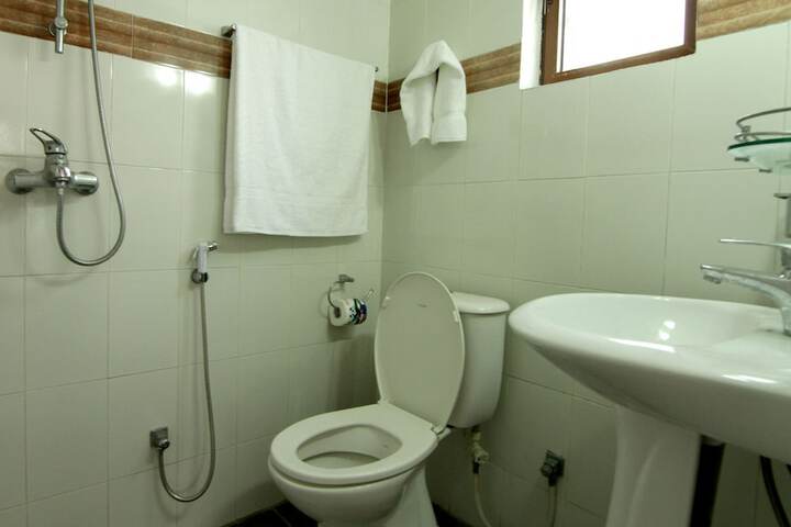 Room 16 of 19