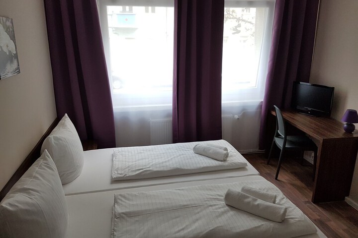 Room 13 of 37