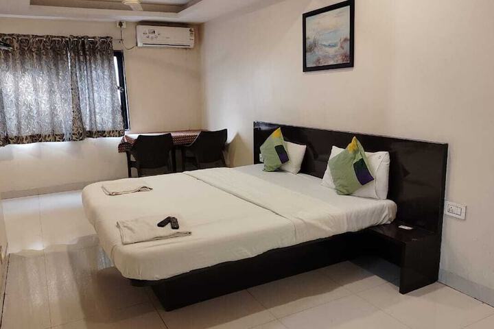 Room 6 of 11