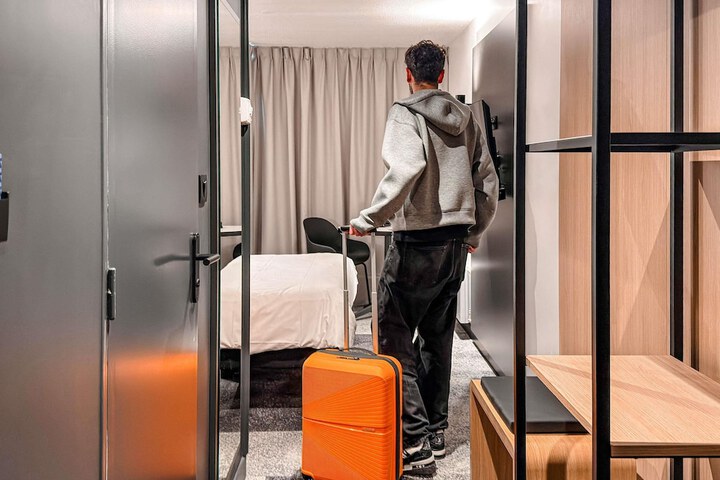 Room 25 of 132