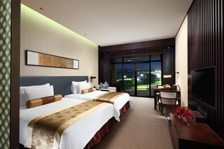 Room 5 of 82