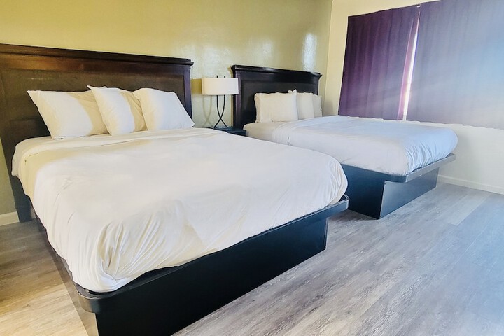 2 Queen Beds (6 of 14)
