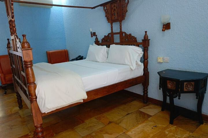 Room 18 of 146