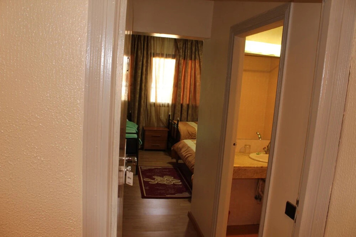 Room 6 of 17