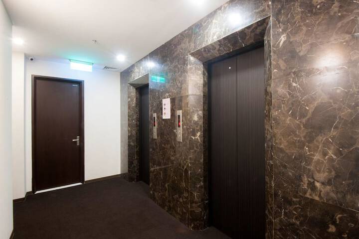 Ballroom/Hall 30 of 32