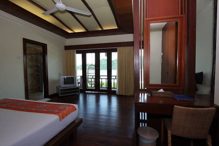 Room 3 of 25