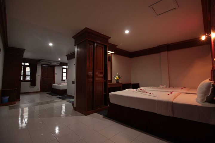 Room 9 of 30