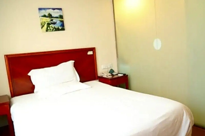 Room 6 of 11