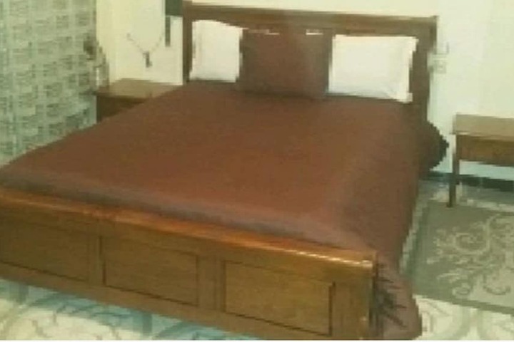 Room 8 of 27
