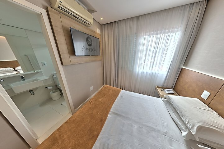 Room 27 of 71