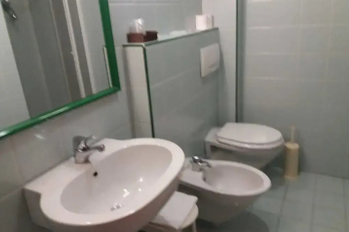 Room 6 of 20