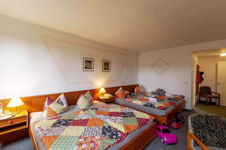 Room 6 of 14