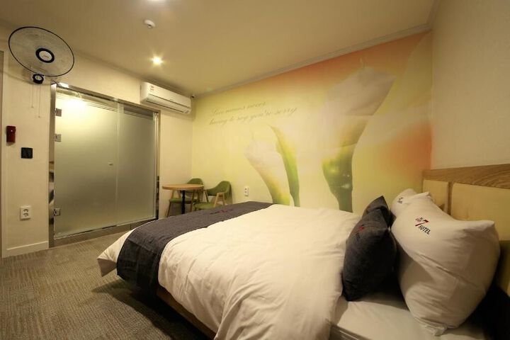 Room 12 of 41
