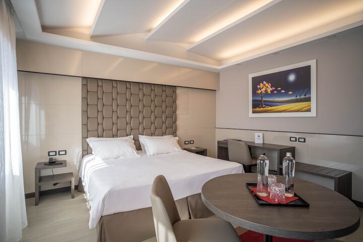 Room 27 of 68