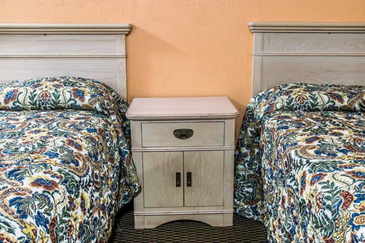 Room 8 of 15