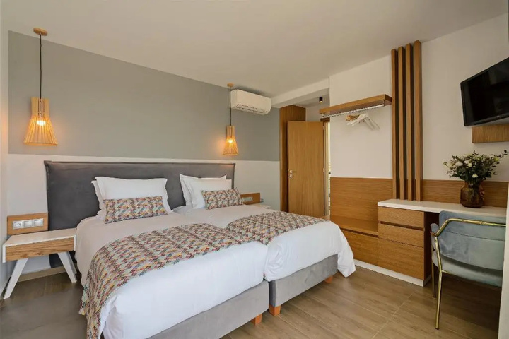 Room 4 of 19