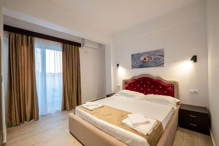 Room 16 of 163