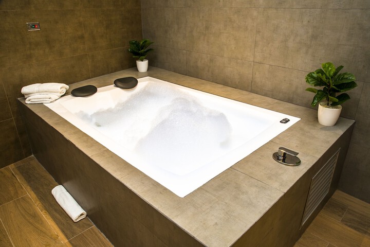 Hot Tub 25 of 49