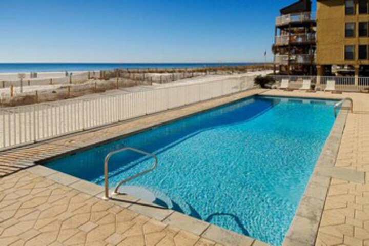 Pool 103 of 200