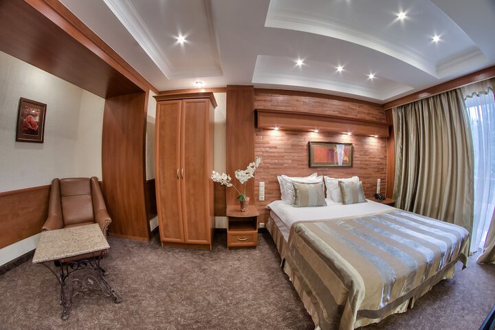 Room 30 of 112