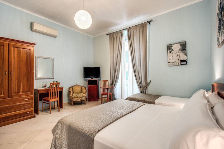 Room 15 of 32