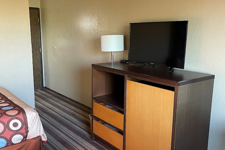 2 Double Beds (6 of 8)