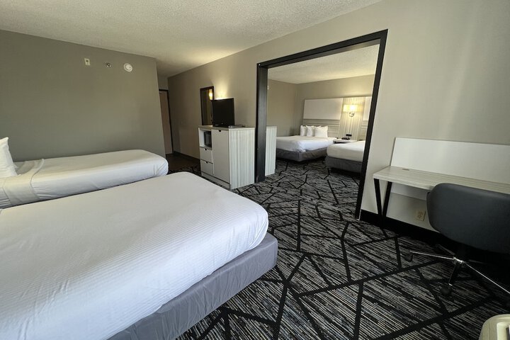 Double Accessible King Size Bed (5 of 10)