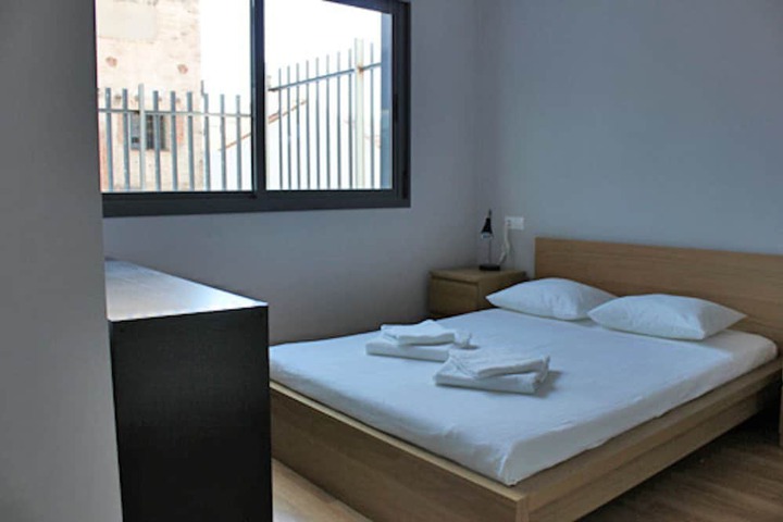 Room 18 of 112