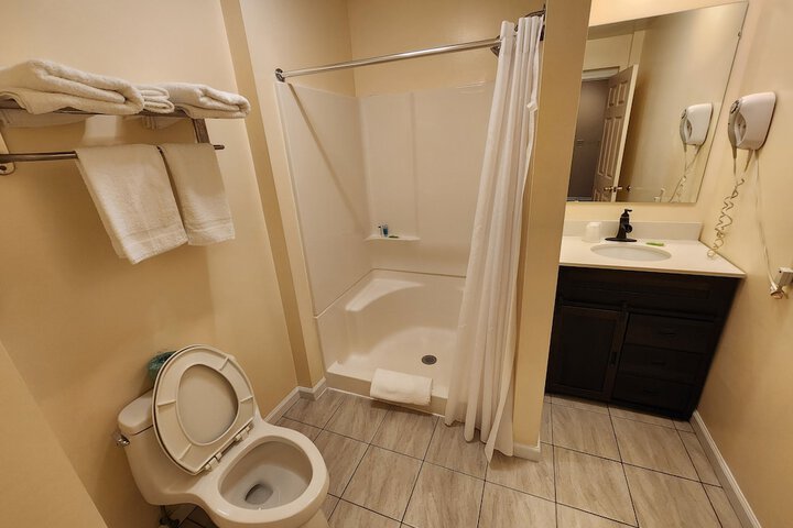 Honeymoon Suite Not Pet Friendly (1 of 12)