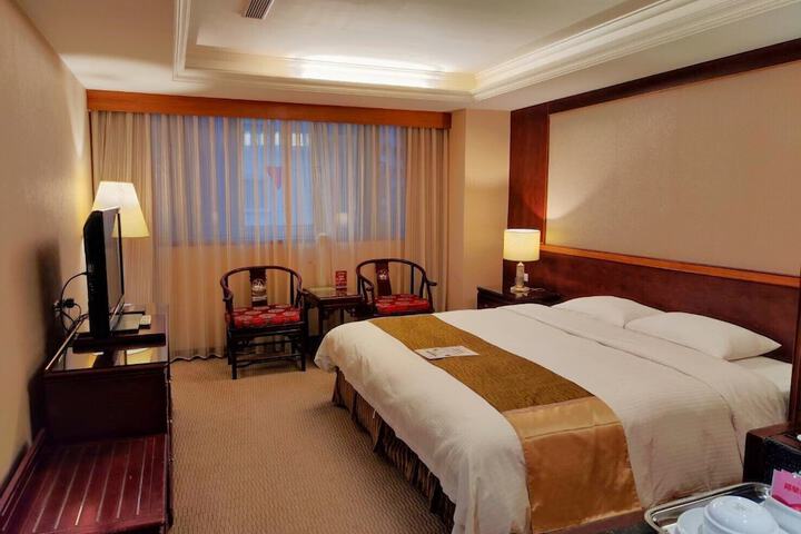 Room 10 of 46