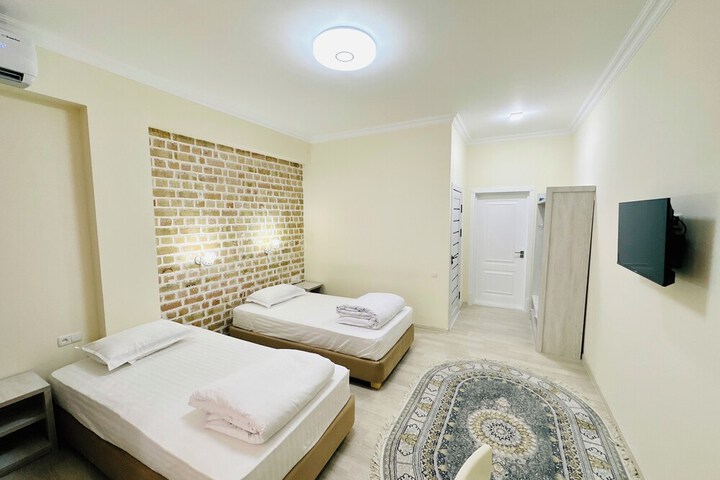 Room 3 of 49
