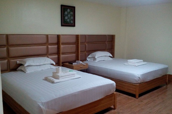 Room 4 of 18