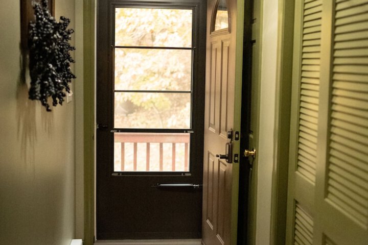 Room 16 of 230