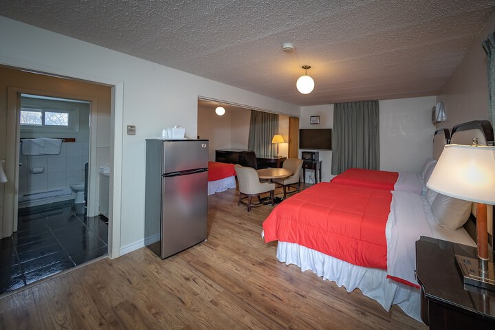 Room 4 of 43