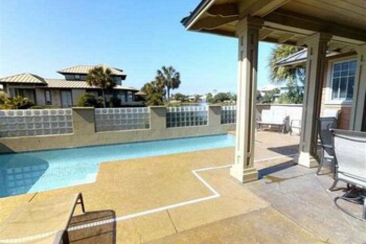 Pool 38 of 60
