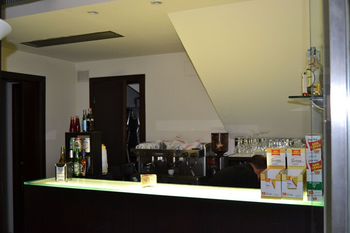 Lounge 34 of 52