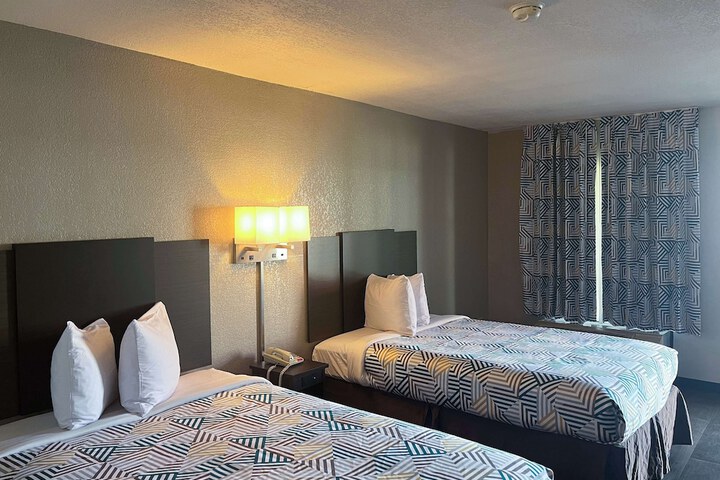 Room 9 of 14