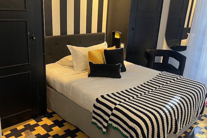 Room 10 of 22