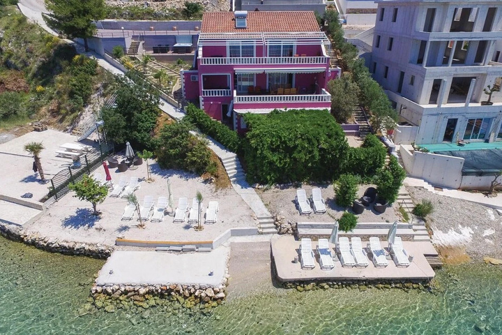 Beautiful Home in Zatoglav With Jacuzzi Wifi and 4 Bedrooms