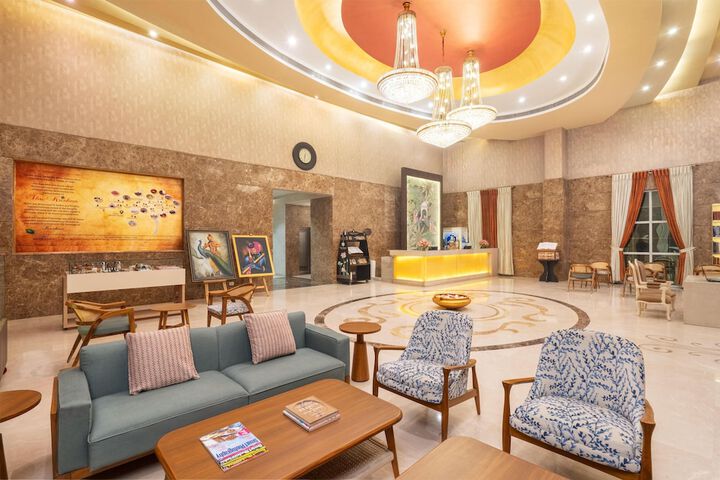Entrance & Lobby