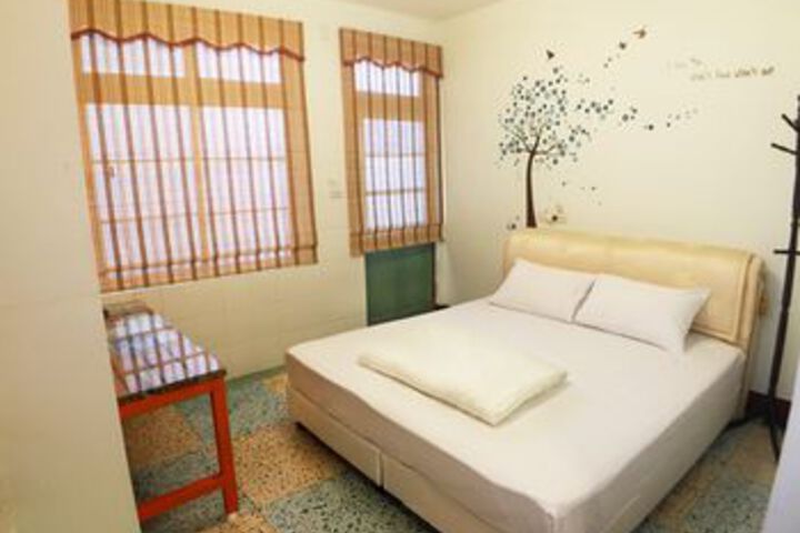 Room 11 of 33