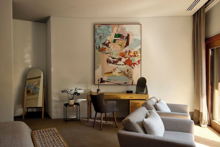 Room 68 of 215