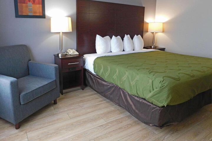 1 Queen Bed Accessible (1 of 7)